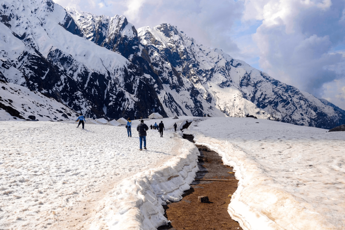Kedarnath Trek 2025 – The Complete Guide to Uttarakhand’s Sacred Mountain Journey